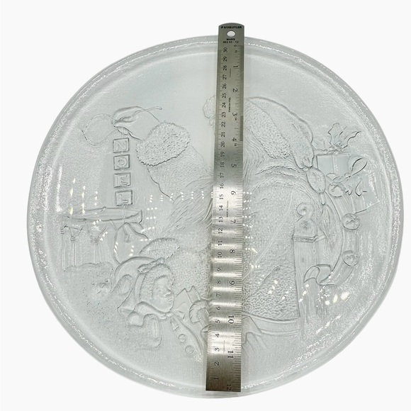Noel Santa Claus Clear Glass Embossed 13" Round Serving Tray Platter - Picture 4 of 6